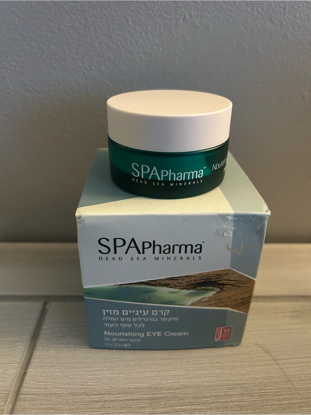 Dead Sea minerals nourishing eye cream